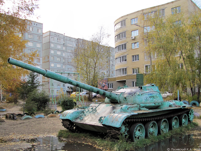 Illustration for article titled This Russian city uses old Soviet tanks as playgrounds